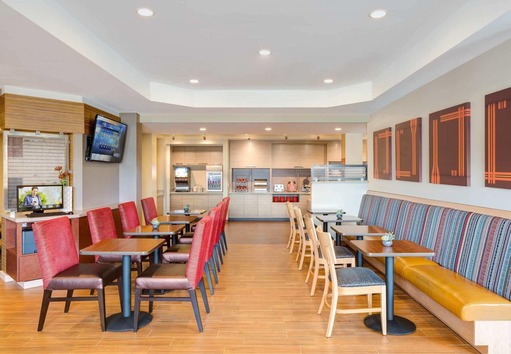 Towneplace Suites By Marriott Ames Εξωτερικό φωτογραφία